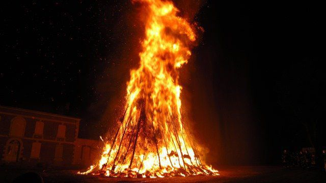 Feu De La Saint Jean La Chapelle Launay